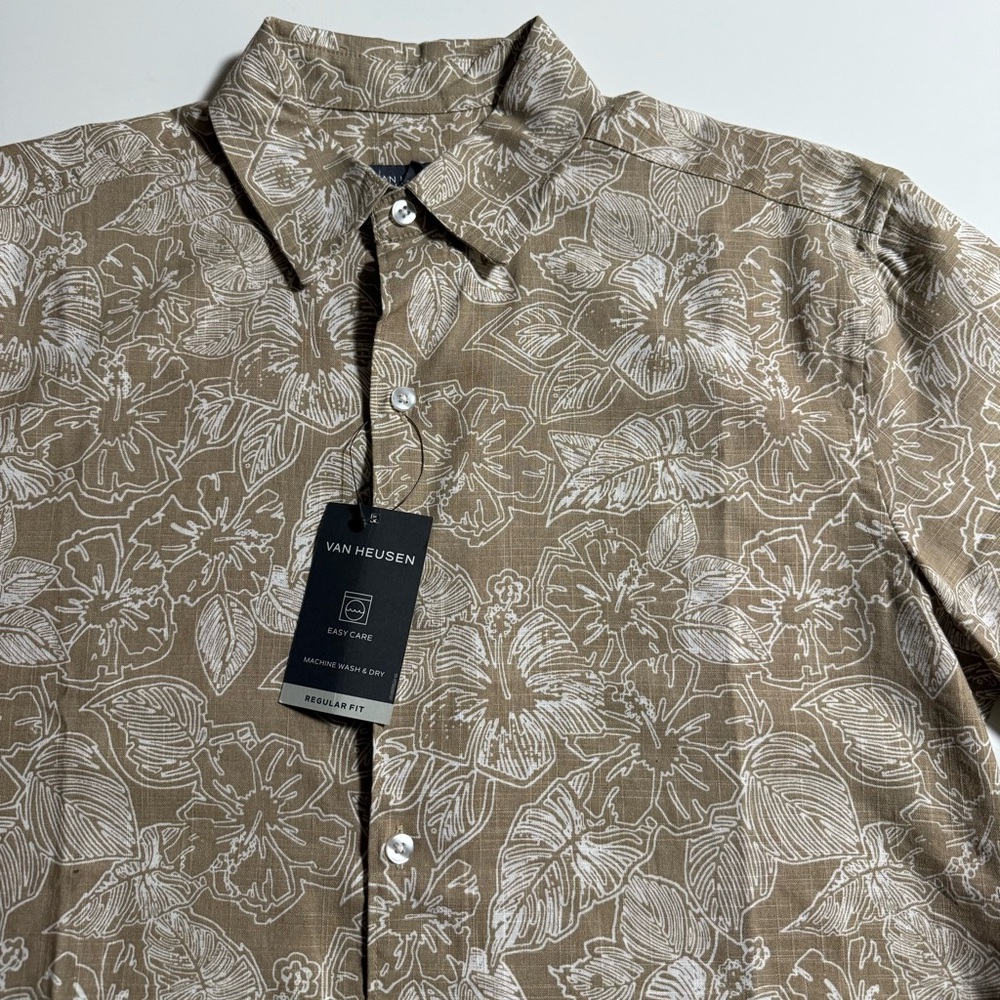 Van Heusen Men’s Button Up T-Shirt
Size Small, Brand New with tags